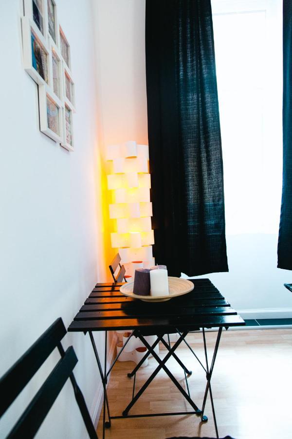 Black & White Apartment With A Gift Soft Panda ブダペスト エクステリア 写真