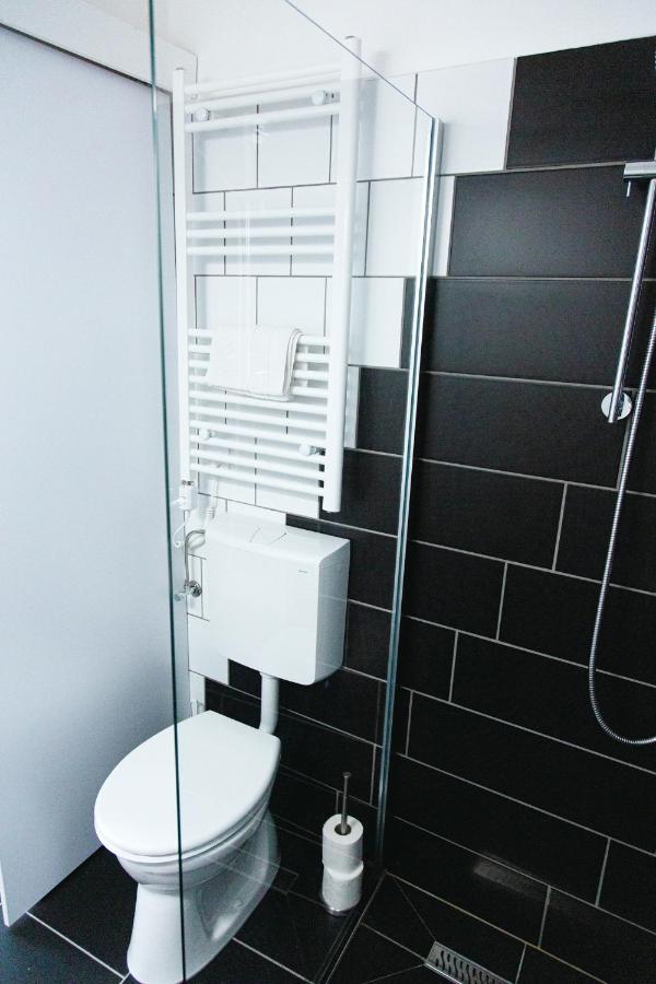 Black & White Apartment With A Gift Soft Panda ブダペスト エクステリア 写真